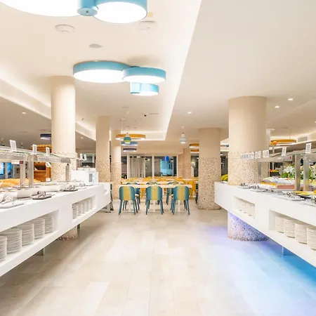 ホテル Hovima La Pinta Beachfront Family 4*