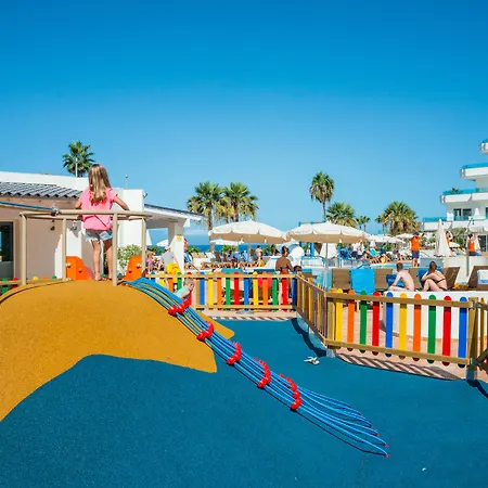 Hovima La Pinta Beachfront Family