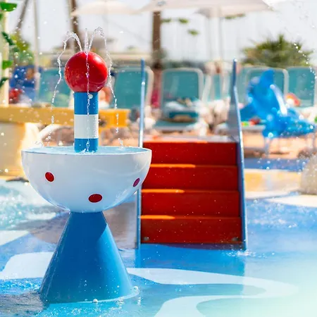 Hotel Hovima La Pinta Beachfront Family