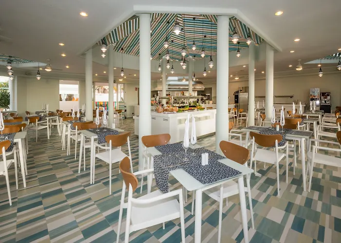 Hovima La Pinta Beachfront Family