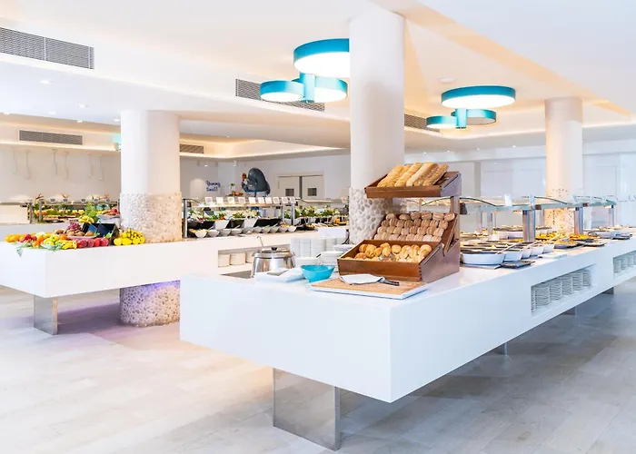 Hovima La Pinta Beachfront Family Hotel 4*