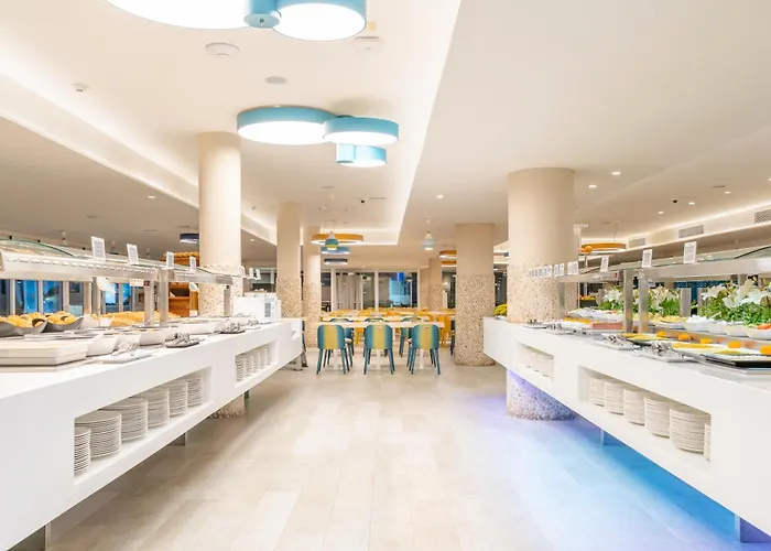 Hotel Hovima La Pinta Beachfront Family 4*