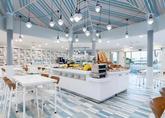 호텔 Hovima La Pinta Beachfront Family 아데제