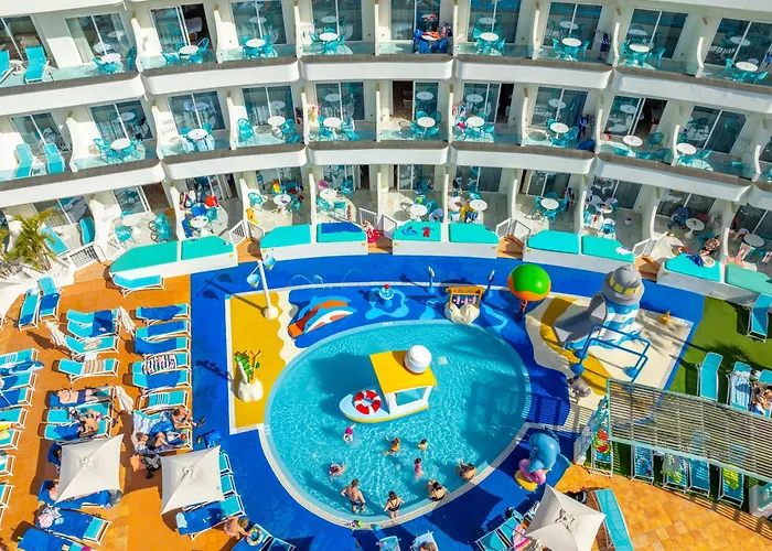 호텔 Hovima La Pinta Beachfront Family 아데제