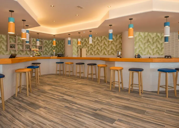 Hovima La Pinta Beachfront Family 4* 아데제