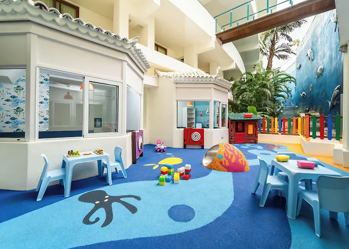 호텔 Hovima La Pinta Beachfront Family 4*