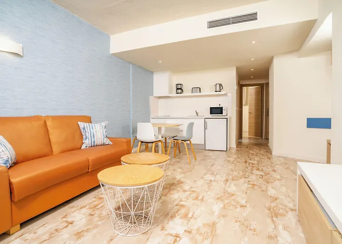 Hovima La Pinta Beachfront Family 아데제