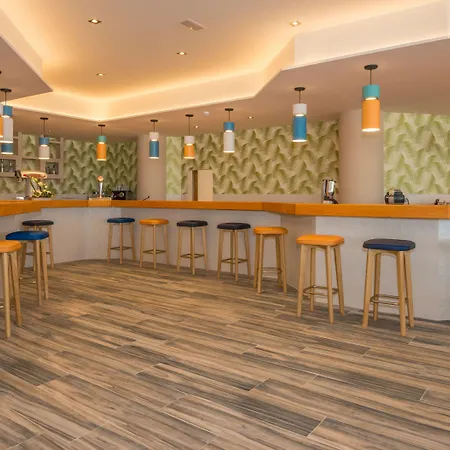 Hovima La Pinta Beachfront Family 4* Costa Adeje (Tenerife)