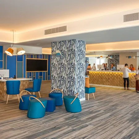 Hovima La Pinta Beachfront Family 아데제