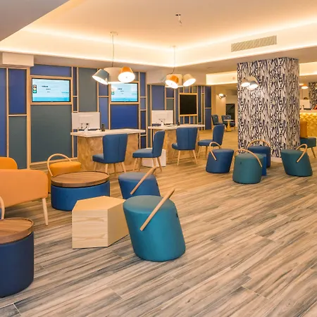 Отель Hovima La Pinta Beachfront Family Адехе