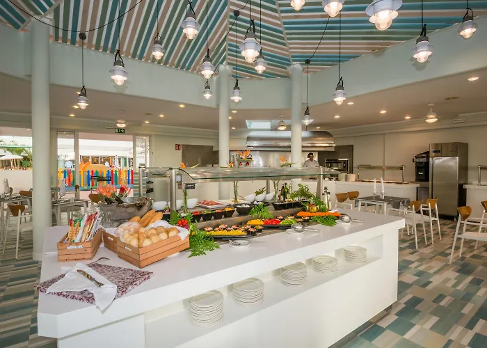 מלון Hovima La Pinta Beachfront Family אדחה