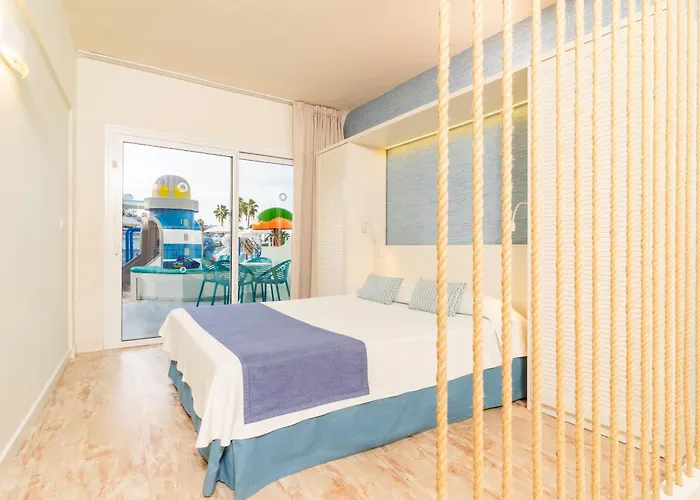 Hovima La Pinta Beachfront Family אדחה