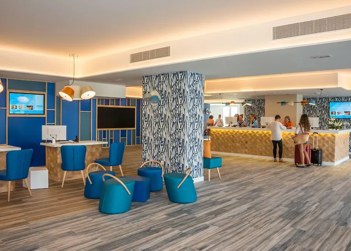 Hovima La Pinta Beachfront Family אדחה