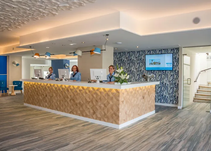 מלון Hovima La Pinta Beachfront Family אדחה