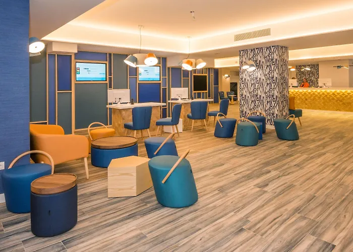 מלון Hovima La Pinta Beachfront Family אדחה