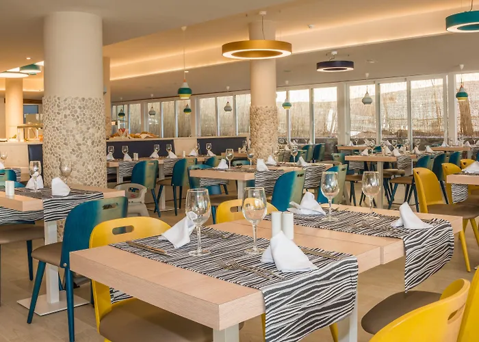 Hovima La Pinta Beachfront Family 4*