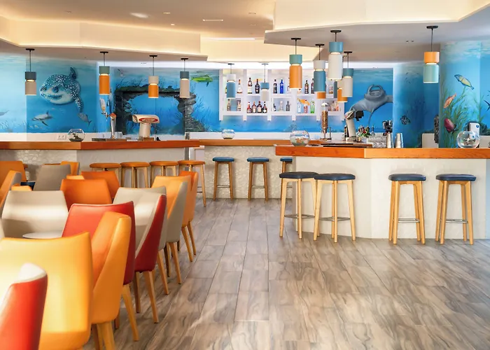 Hovima La Pinta Beachfront Family מלון 4*