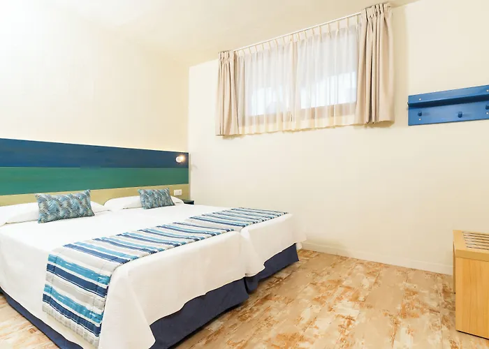 Hovima La Pinta Beachfront Family Hotel 4*