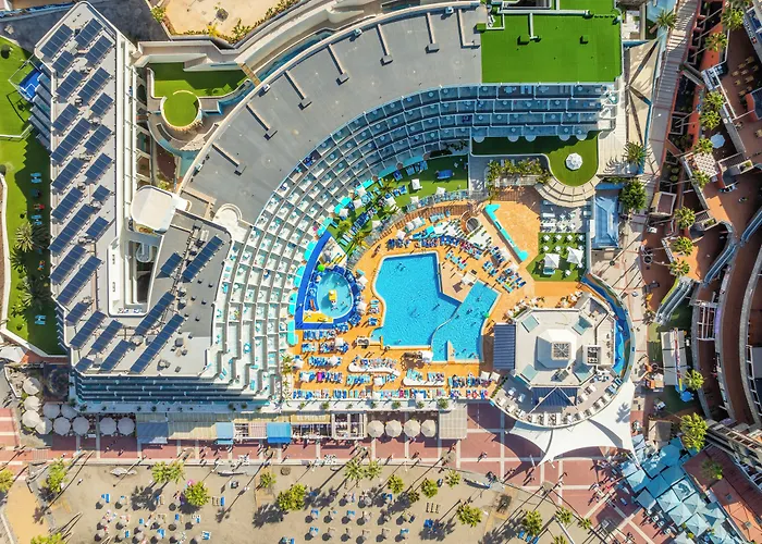 Hovima La Pinta Beachfront Family Szálloda 4*