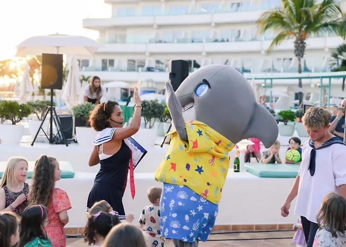 Hovima La Pinta Beachfront Family 4* אדחה