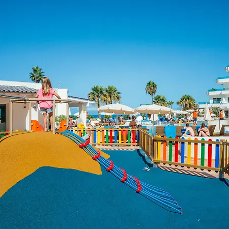 ホテル Hovima La Pinta Beachfront Family 4*