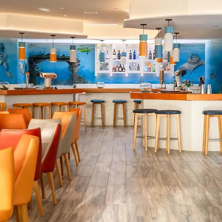 ホテル Hovima La Pinta Beachfront Family 4*